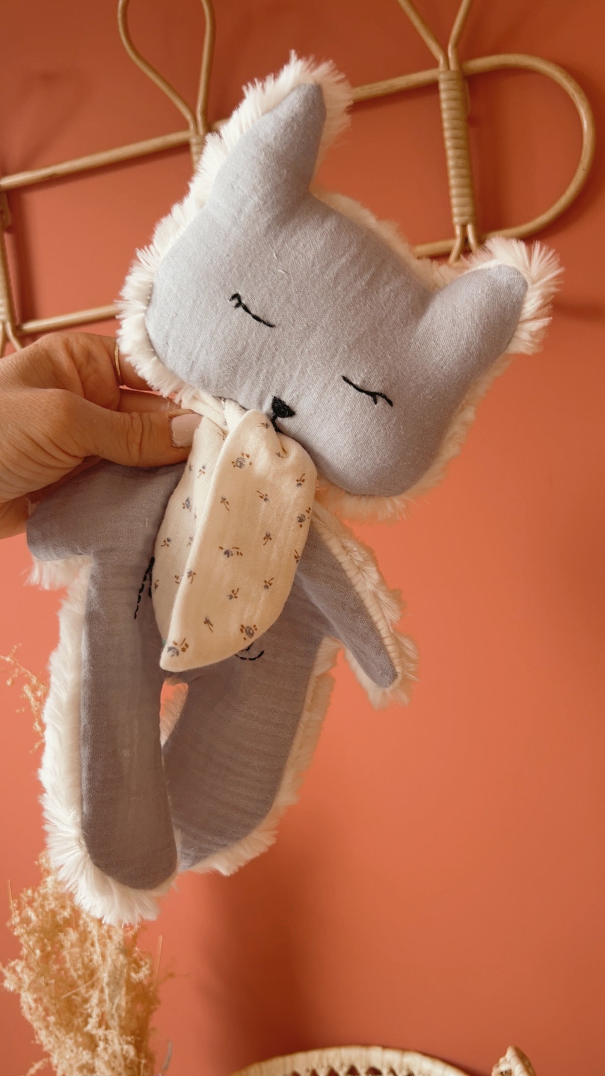 Doudou plat renard en fausse fourrure écru et gaze de coton uni certifié Oeko-tex
