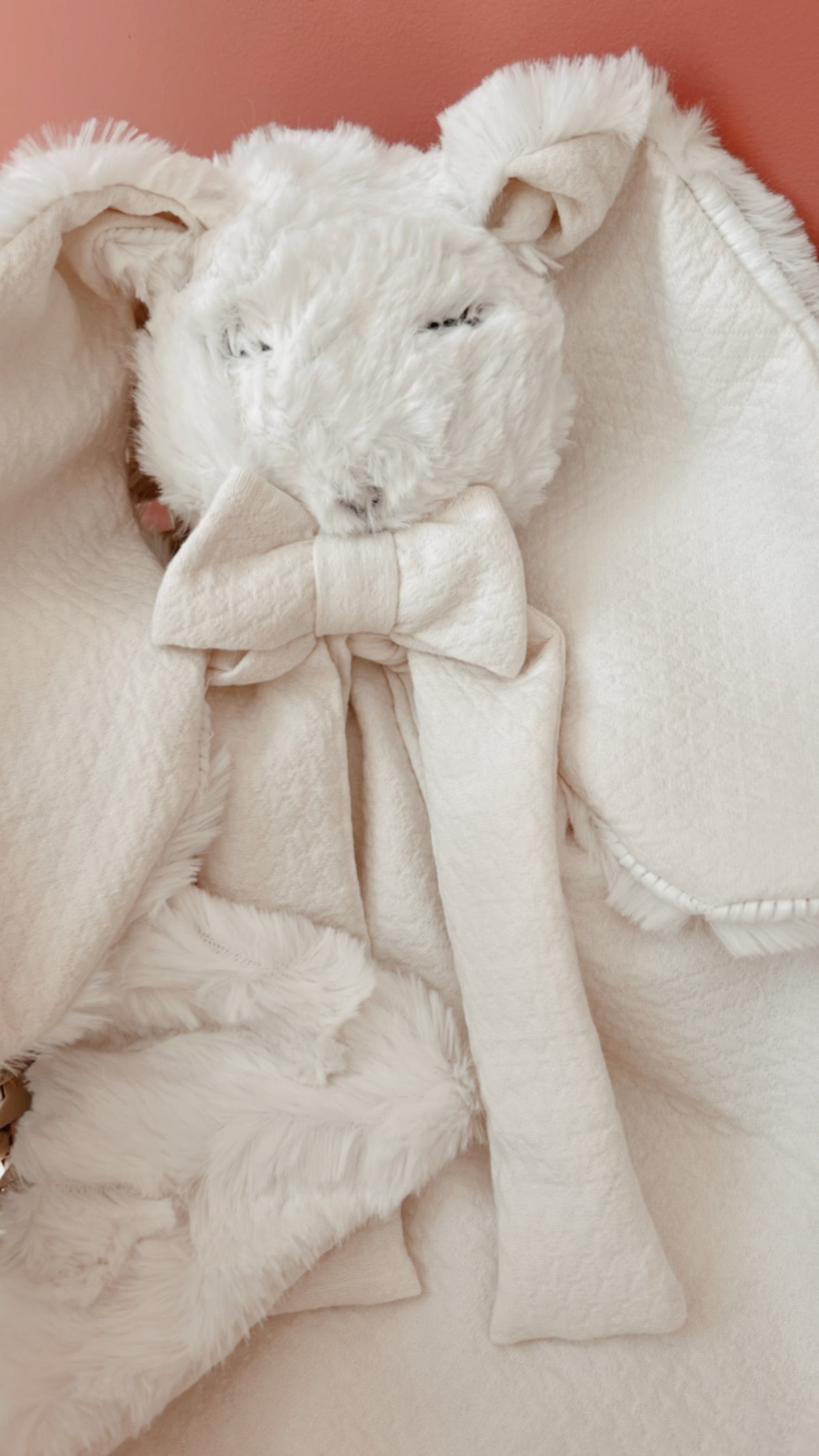Doudou lange / doudou couverture en fausse fourrure écru et double gaze gaufré écru - L atelier Oz et fee