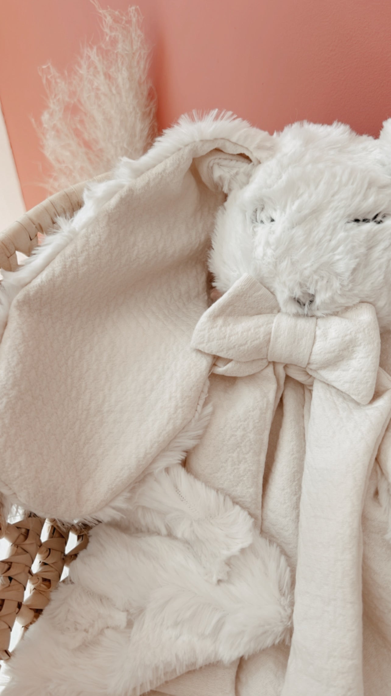 Doudou lange / doudou couverture en fausse fourrure écru et double gaze gaufré écru - L atelier Oz et fee