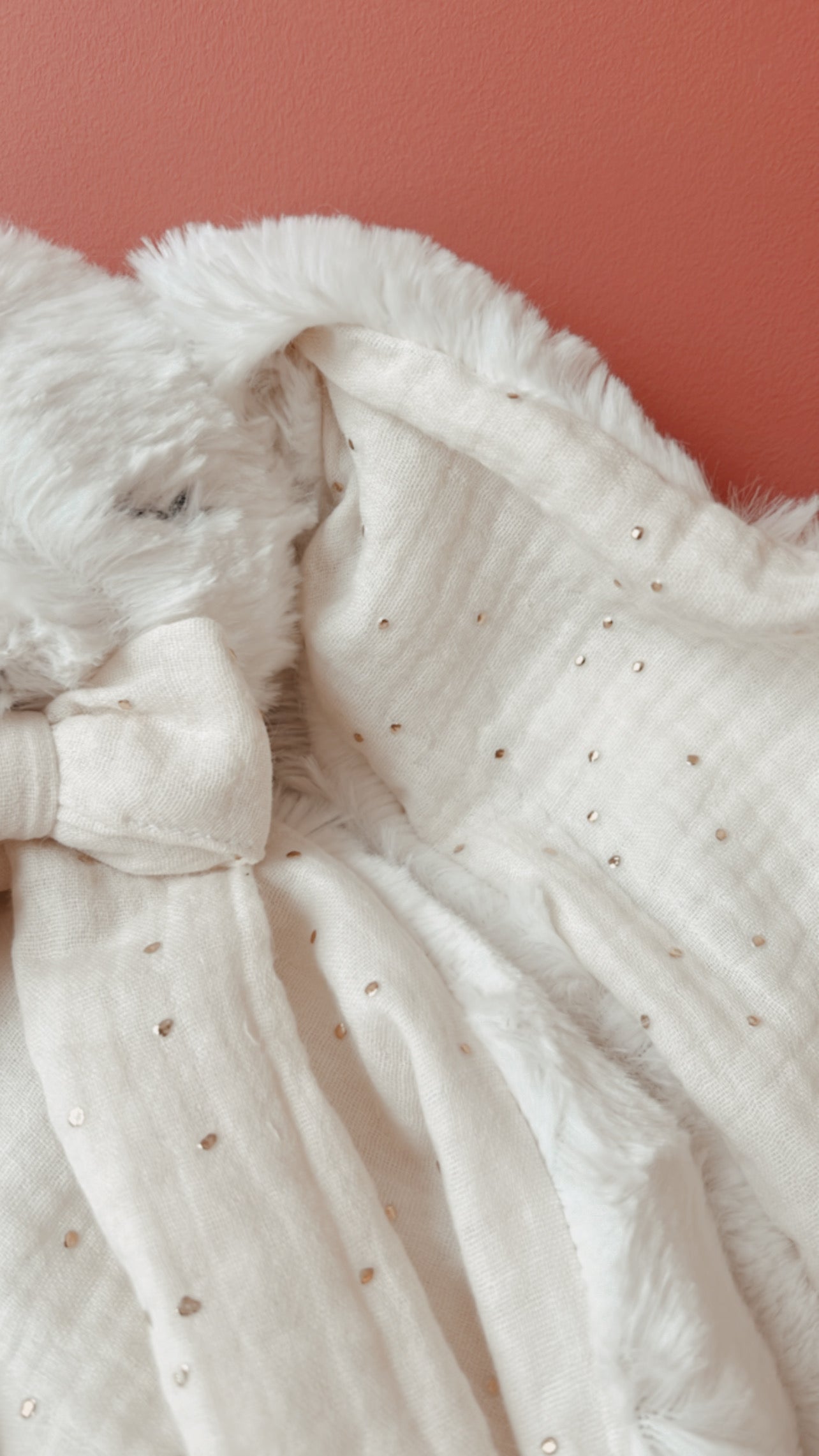 Doudou lange / doudou couverture fourrure - Pois dorés. L atelier Oz et fee
