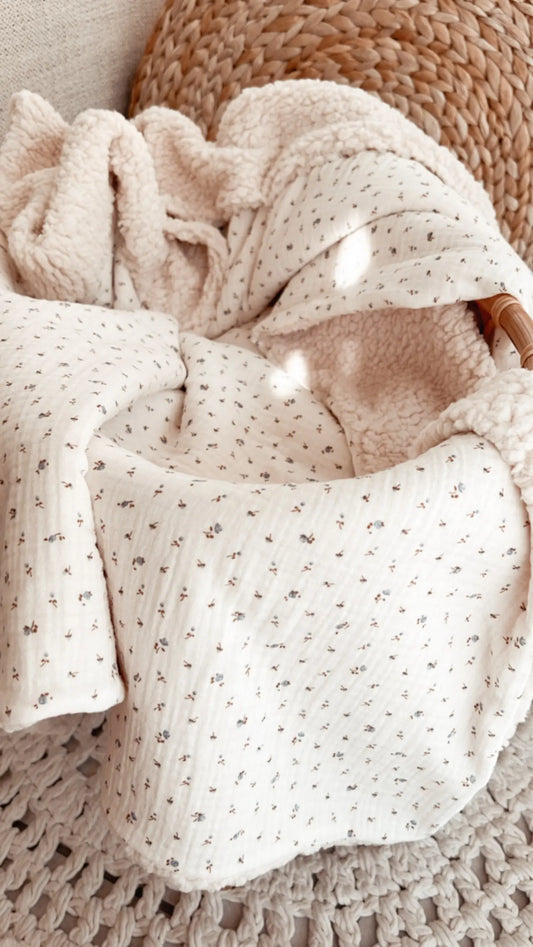 Ma première couverture - À motifs Petites fleurs bleues L atelier Oz et fee