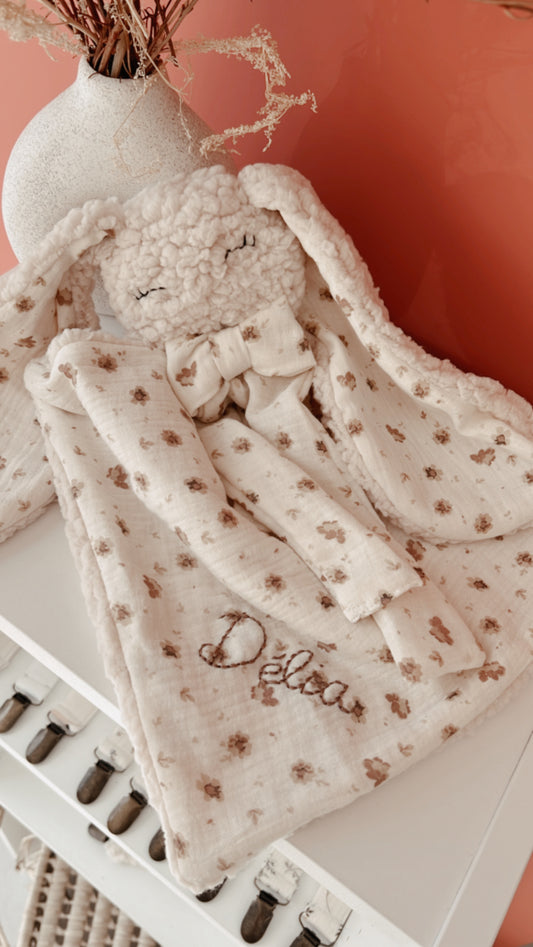 Doudou lapin lange en Sherpa ivoire et double gaze de coton Caramel L atelier Oz et fee