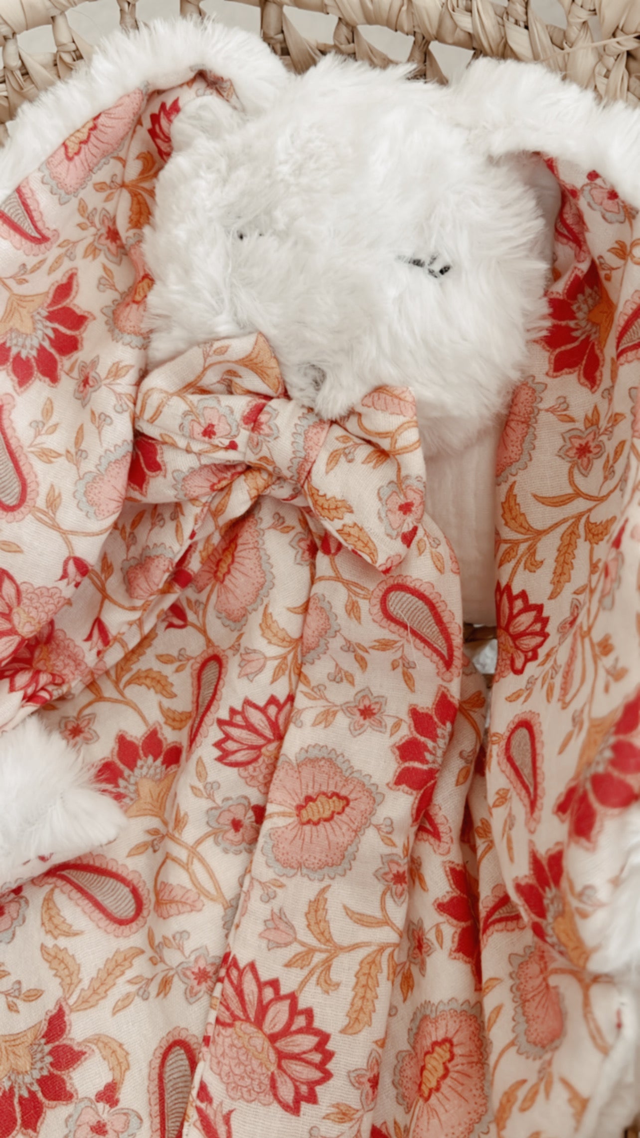 Doudou lange / doudou couverture en fausse fourrure écru et double gaze Bio Shanaya. L atelier Oz et fee