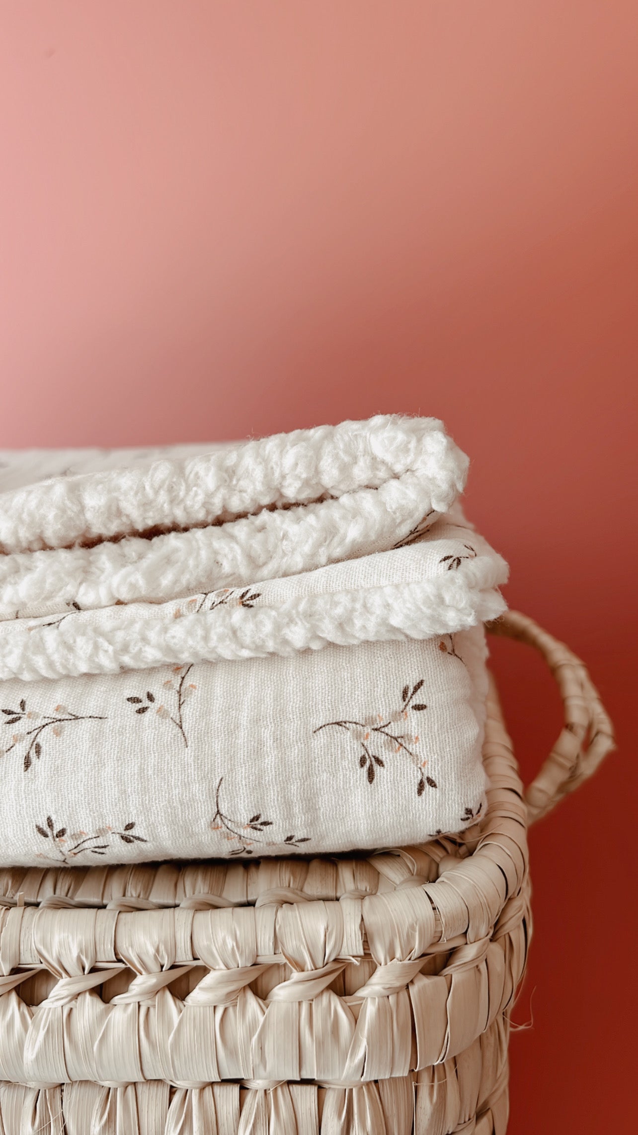 Ma couverture SIMONE - Sherpa ivoire écru à motifs fleuris L atelier Oz et fee