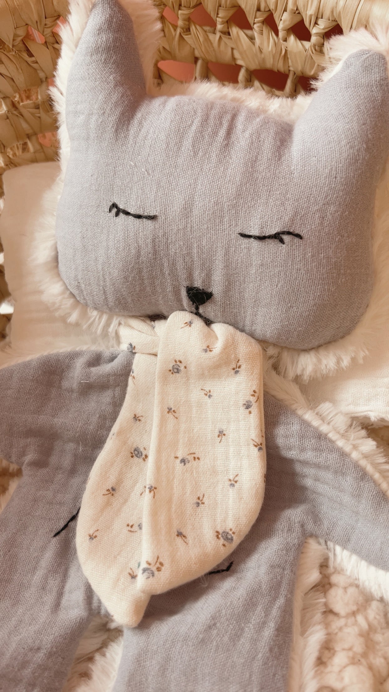 Doudou plat renard en fausse fourrure écru et gaze de coton uni certifié Oeko-tex