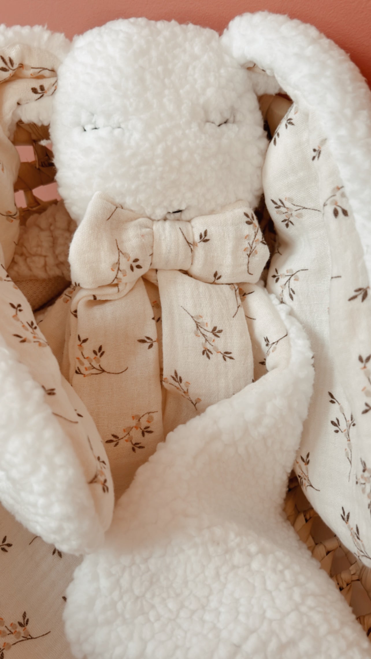 Doudou lapin lange 25cm, fourrure blanche OU sherpa blanche OU ivoire et gaze de coton écru à fleurs SIMONE, doudou personnalisé