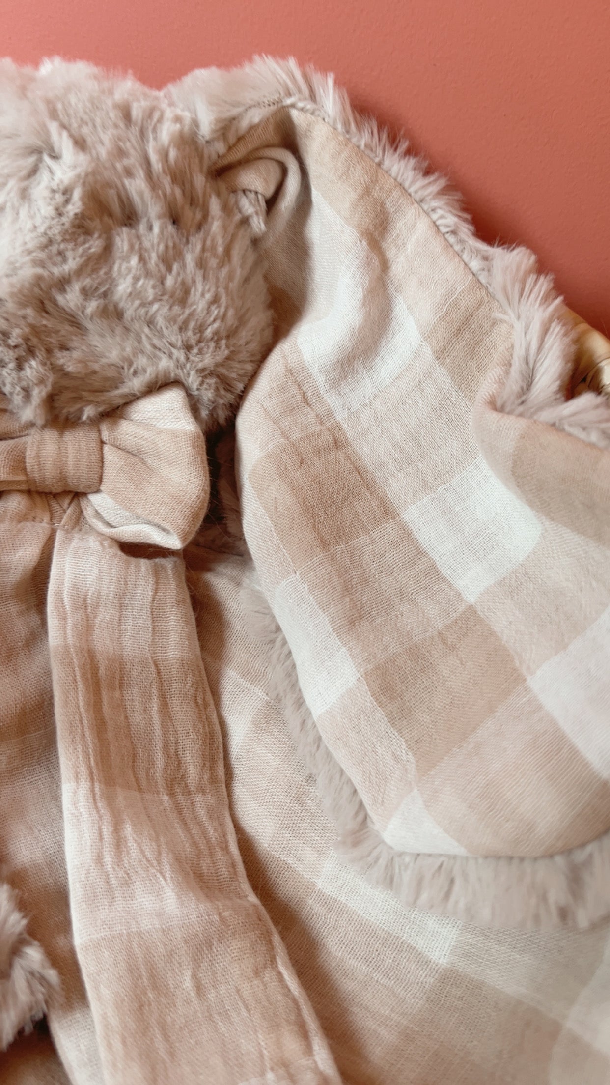 Doudou lapin lange en Fourrure taupe - Vichy Nude & beige