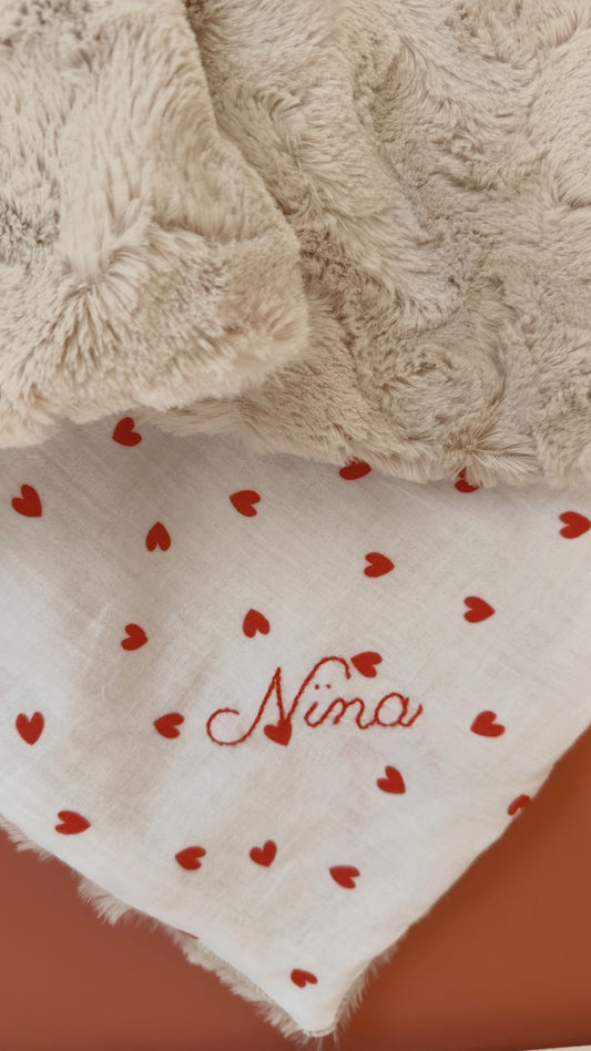 Doudou lapin lange en Fourrure taupe - Petits coeurs rouges - 50cm