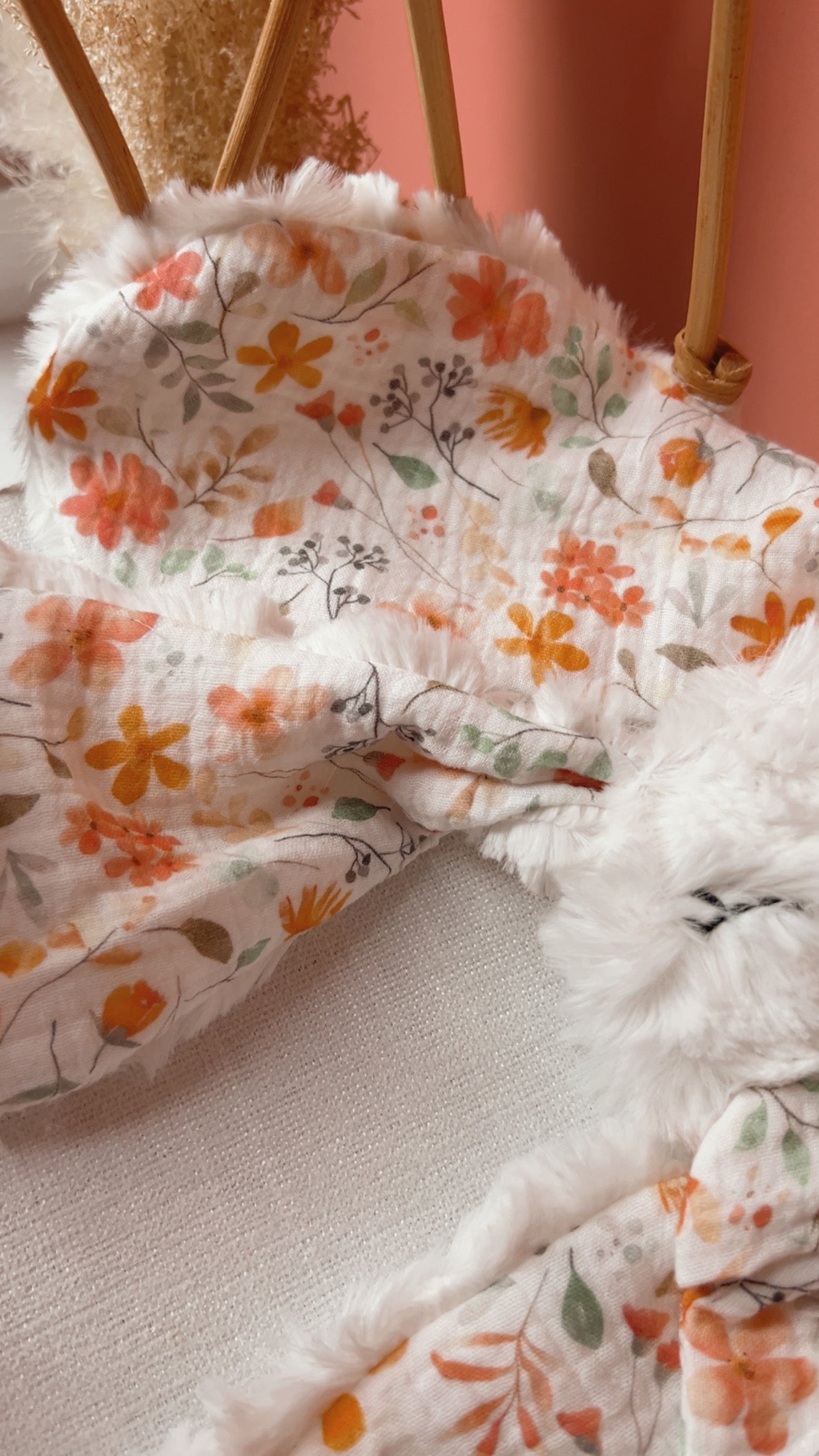 Doudou lapin lange PERNELLE en fausse fourrure écru ou taupe et gaze de coton,| cadeau naissance