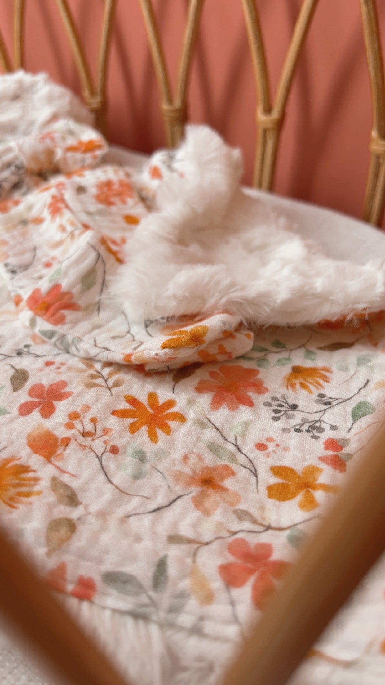 Doudou lapin lange PERNELLE en fausse fourrure écru ou taupe et gaze de coton,| cadeau naissance
