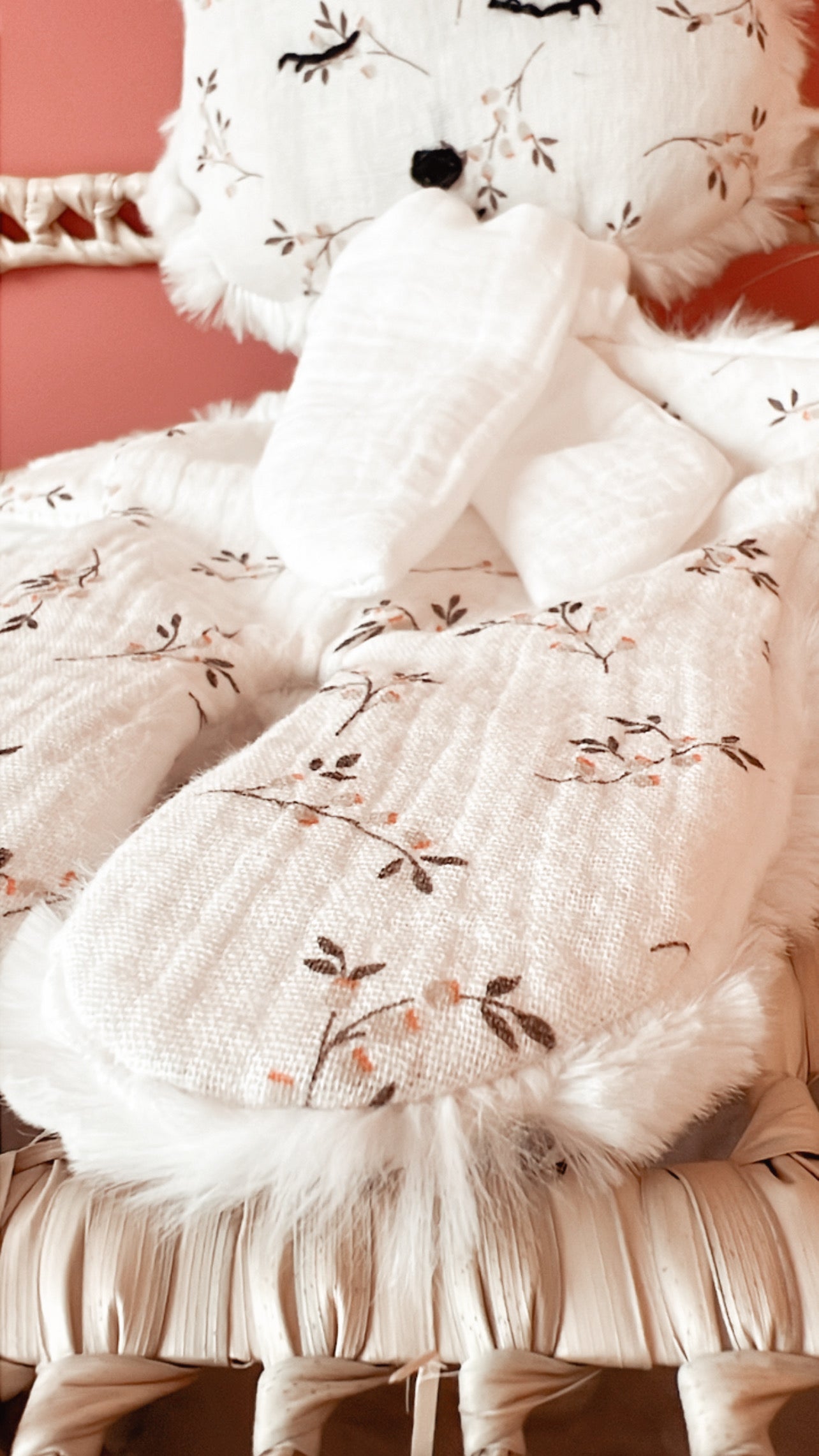 Doudou plat renard en fausse fourrure écru et gaze de coton à motifs certifié Oeko-tex L atelier Oz et fee