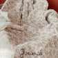 Doudou lange / doudou couverture en fausse fourrure écru  et gaze de coton écru à motifs fleuris L atelier Oz et fee