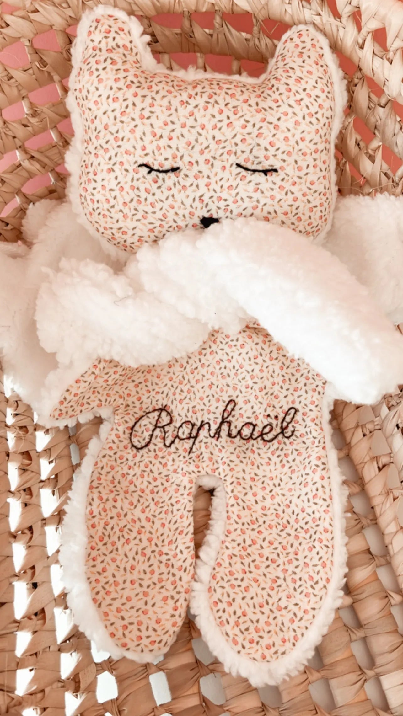 Doudou plat renard en Sherpa lait et gaze de coton à motifs. L atelier Oz et fee