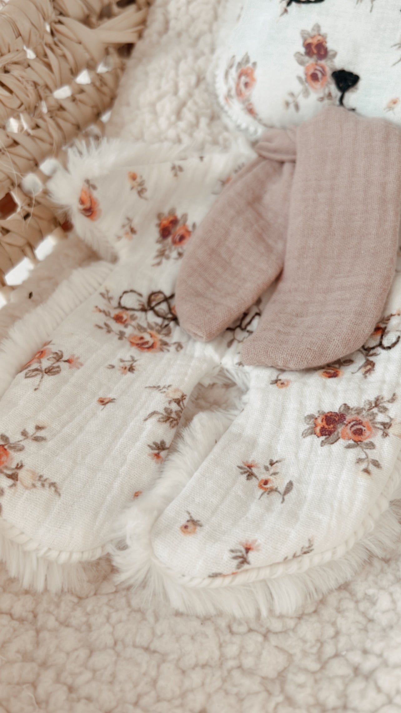 Doudou plat renard en fausse fourrure écru et gaze de coton à motifs certifié Oeko-tex