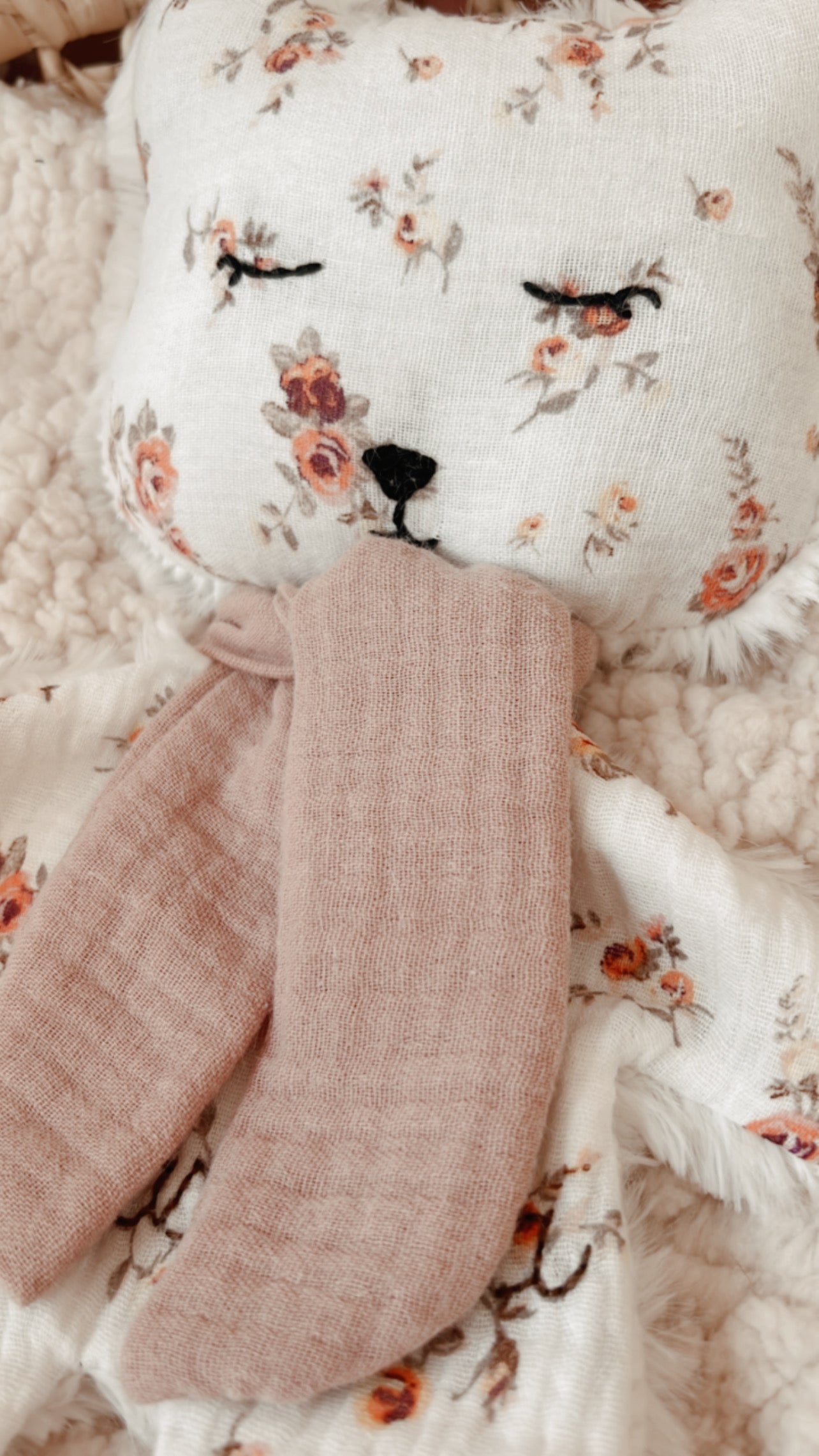 Doudou plat renard en fausse fourrure écru et gaze de coton à motifs certifié Oeko-tex