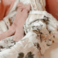 Doudou lange / doudou couverture  fourrure - Grandes fleurs roses.