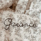 Doudou lange / doudou couverture en fausse fourrure écru  et gaze de coton écru à motifs fleuris L atelier Oz et fee