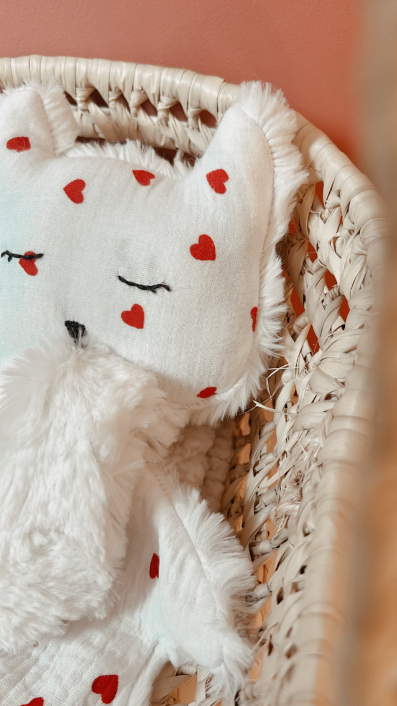 Doudou plat renard en fausse fourrure - Petits cœurs - L atelier Oz et fee