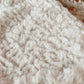 Doudou lange / doudou couverture en fausse fourrure Fantaisy beige et en doubles gazes de coton blanc cassé et Girafons L atelier Oz et fee