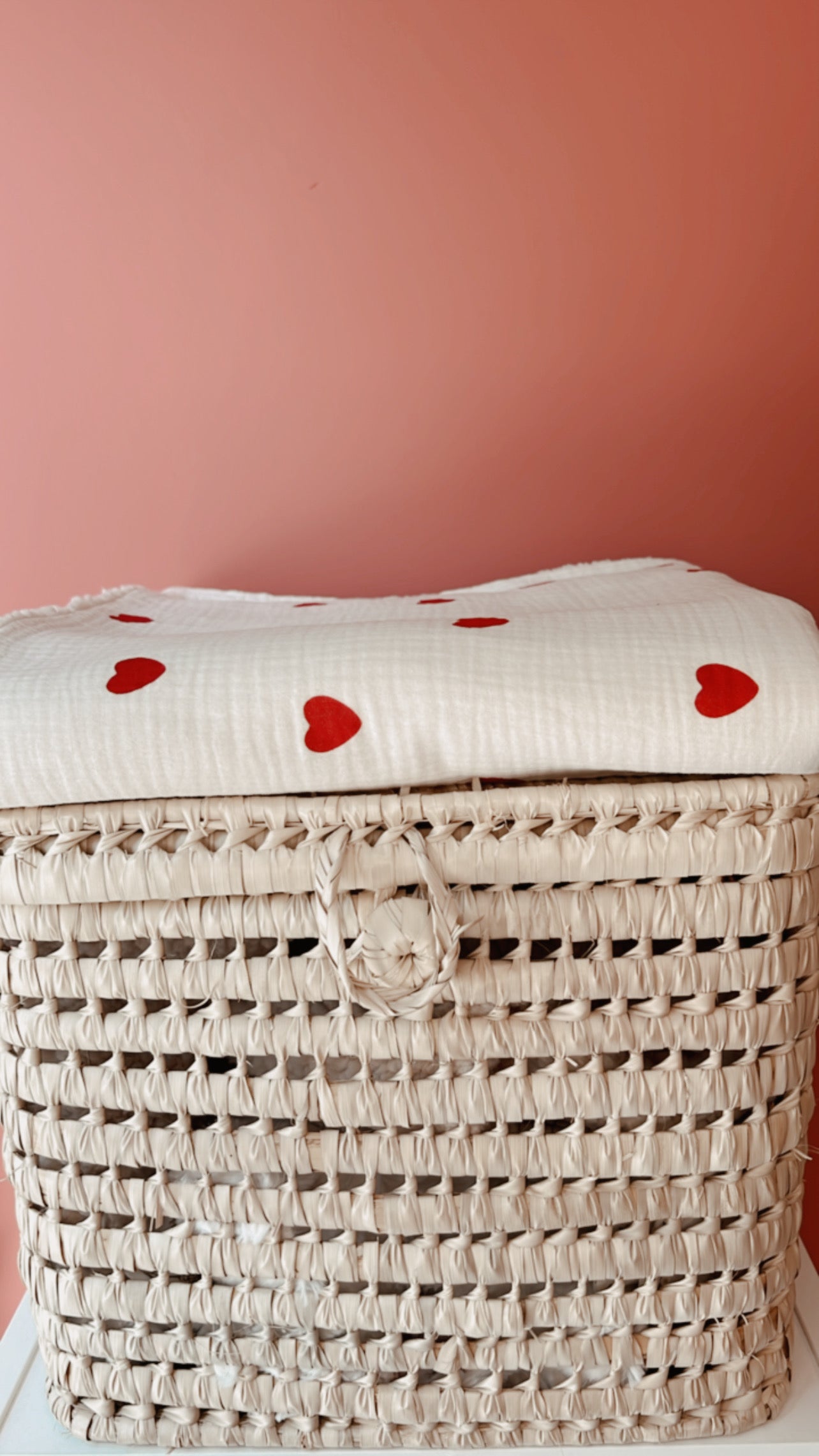 Couverture Love Sherpa ivoire - Grands coeurs rouges L atelier Oz et fee