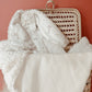 Doudou lange / doudou couverture en fausse fourrure Fantaisy beige et en doubles gazes de coton blanc cassé et Girafons L atelier Oz et fee