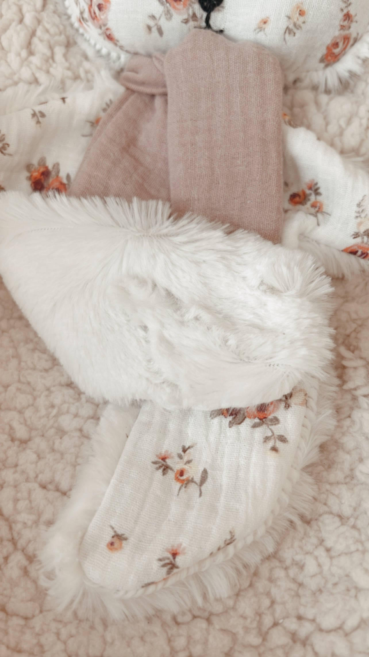 Doudou plat renard en fausse fourrure écru et gaze de coton à motifs certifié Oeko-tex