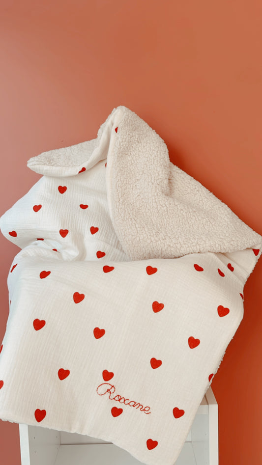 Couverture Love Sherpa ivoire - Grands coeurs rouges L atelier Oz et fee