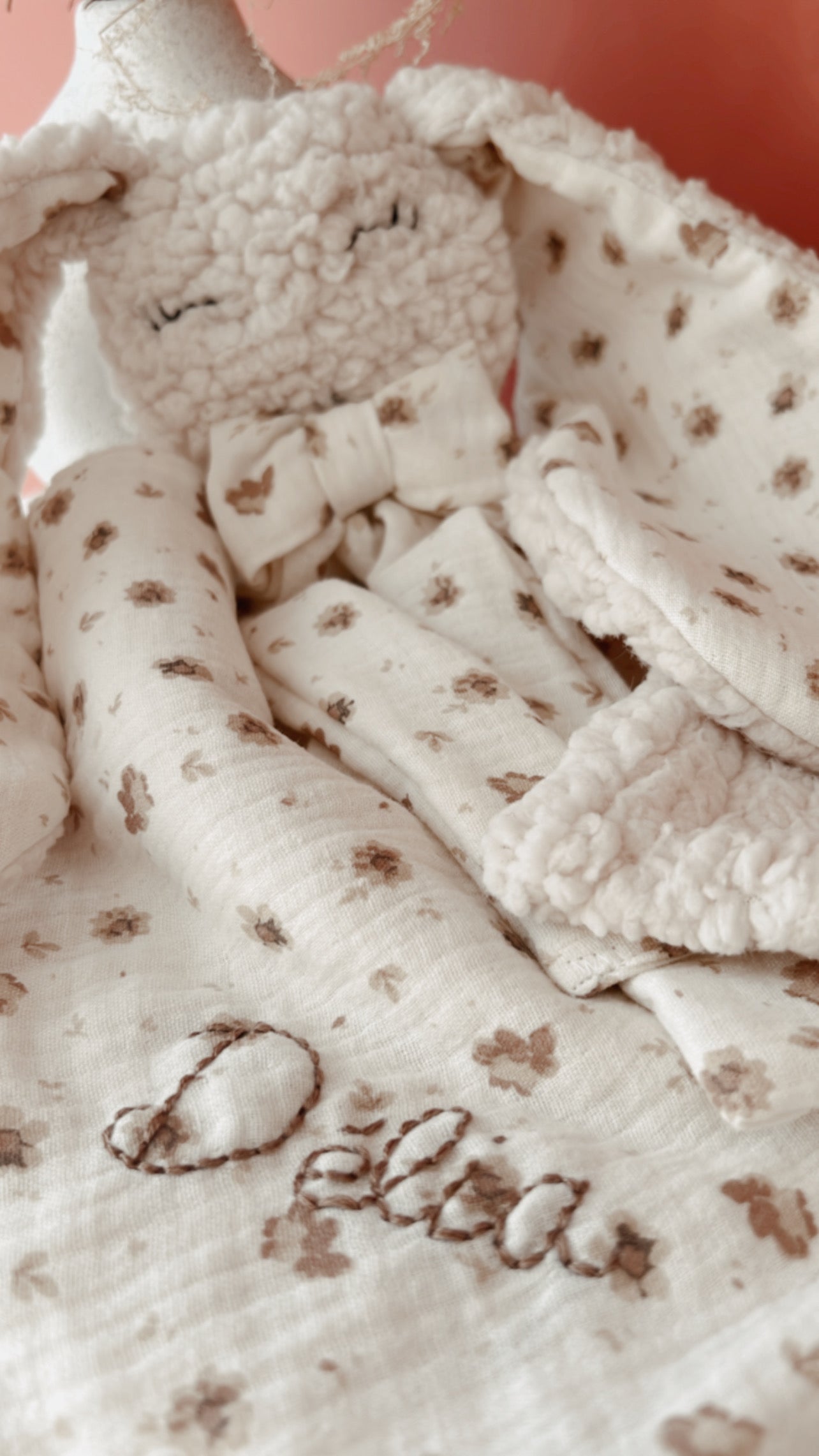 Doudou lapin lange en Sherpa ivoire et double gaze de coton Caramel L atelier Oz et fee