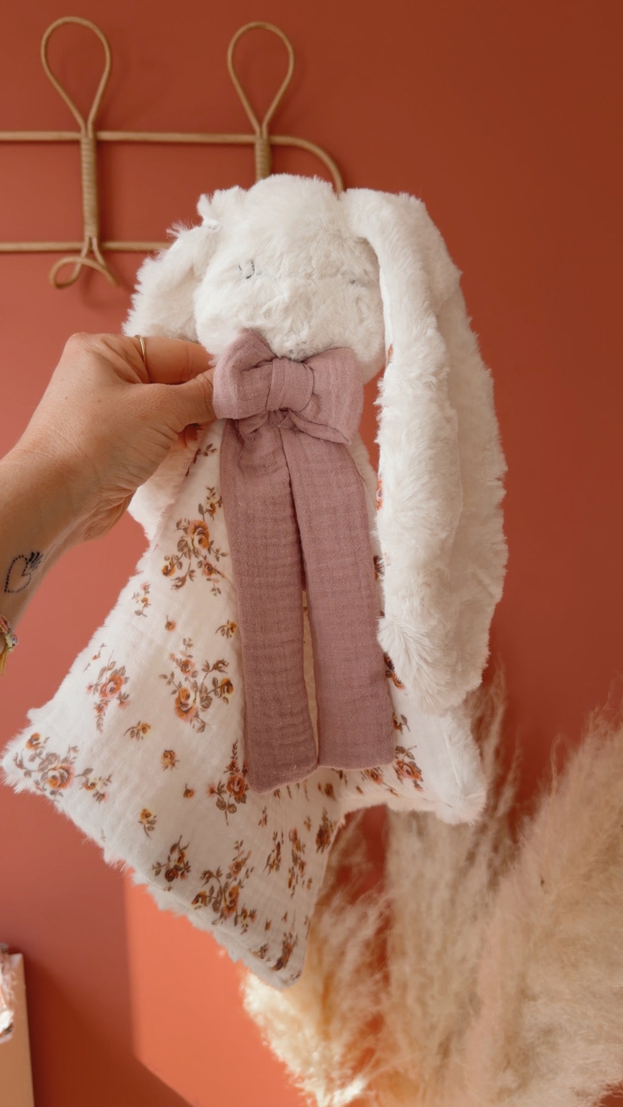 Doudou lapin lange 25cm, fourrures aux choix et gaze de coton Nina