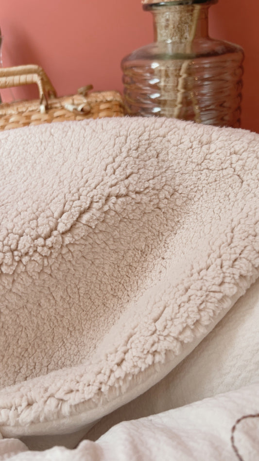 Couverture NOISETTES sherpa blanche ou ivoire, doux, cadeau naissance, bébé, accessoire bébé, cosy, coton, réconfort, léger (Copie) (Copie) (Copie) (Copie)