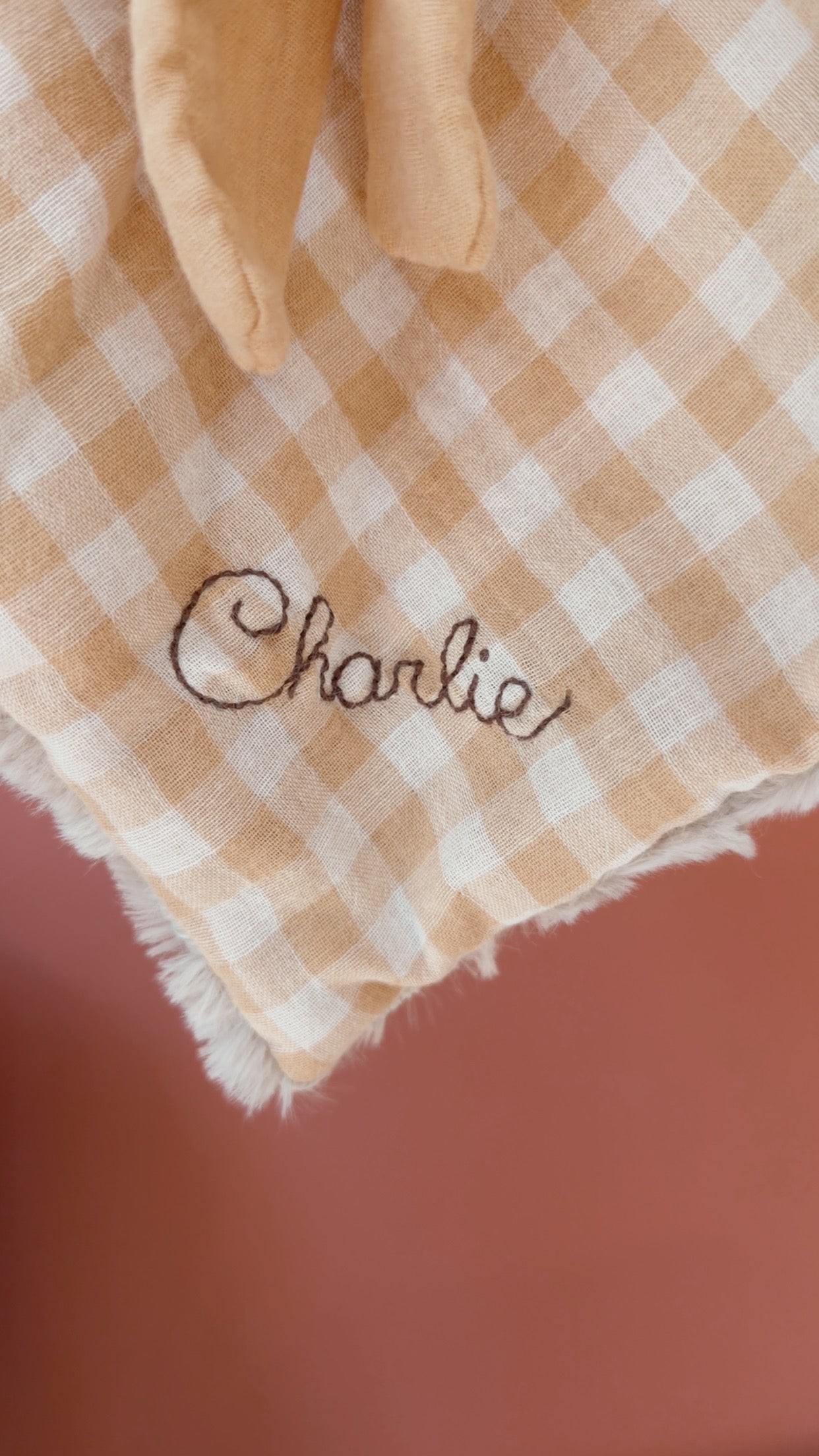 Doudou lapin lange fait main – VICHY MIEL - Fourrure taupe - Doudou lange bébé en coton Oeko-Tex | Fabrication artisanale française