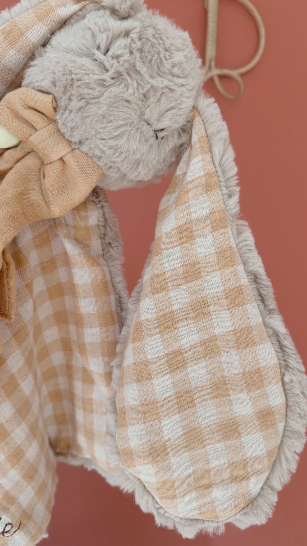 Doudou lapin lange fait main – VICHY MIEL - Fourrure taupe - Doudou lange bébé en coton Oeko-Tex | Fabrication artisanale française