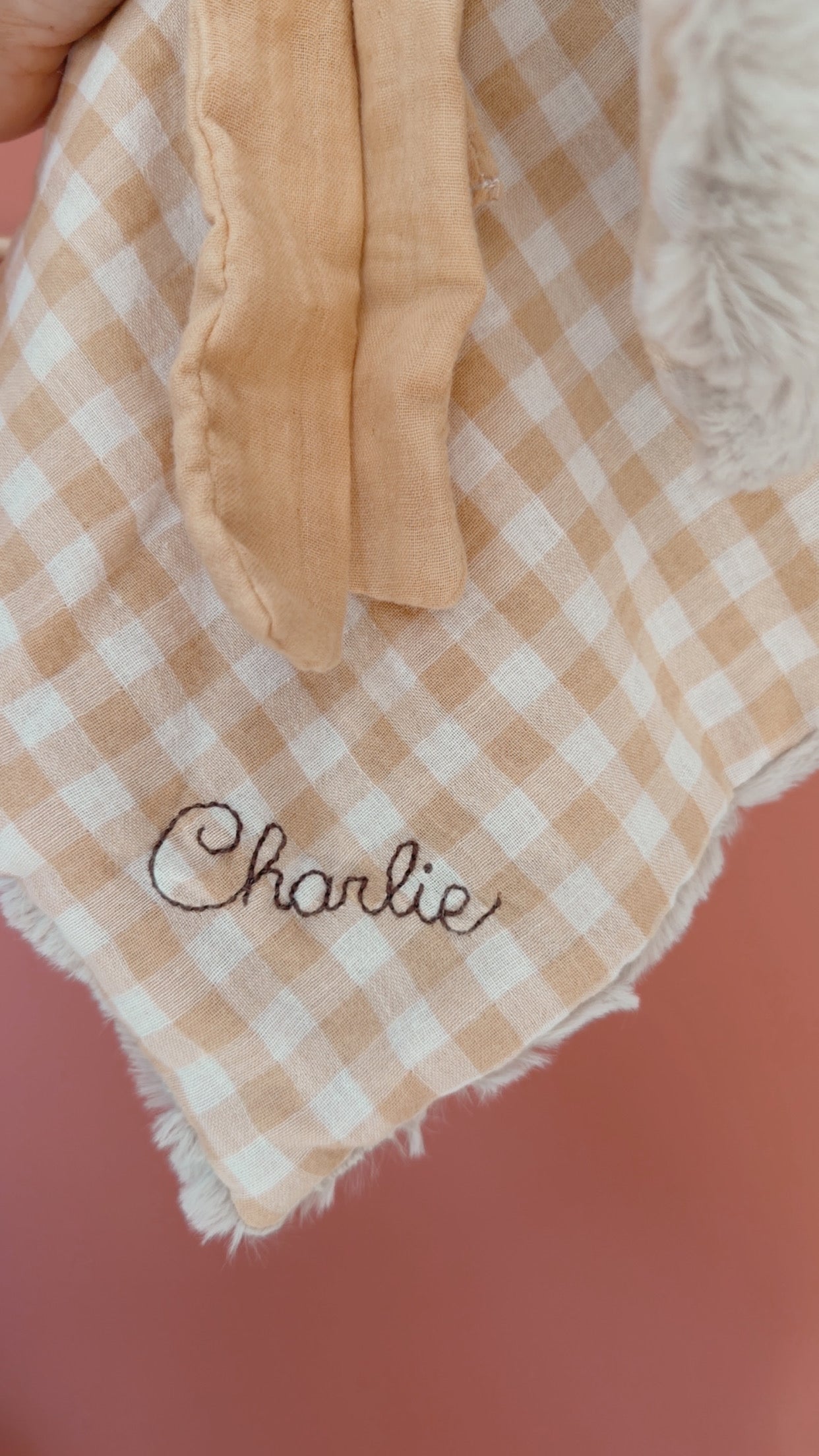 Doudou lapin lange fait main – VICHY MIEL - Fourrure taupe - Doudou lange bébé en coton Oeko-Tex | Fabrication artisanale française