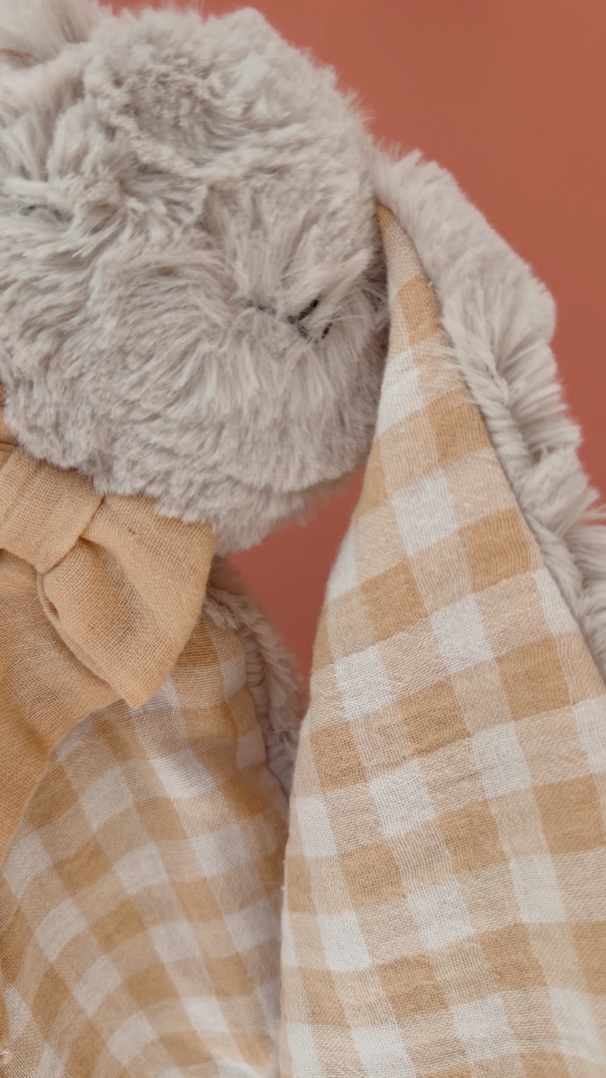 Doudou lapin lange fait main – VICHY MIEL - Fourrure taupe - Doudou lange bébé en coton Oeko-Tex | Fabrication artisanale française