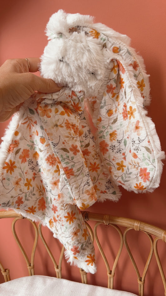 Doudou lapin lange PERNELLE en fausse fourrure écru ou taupe et gaze de coton,| cadeau naissance