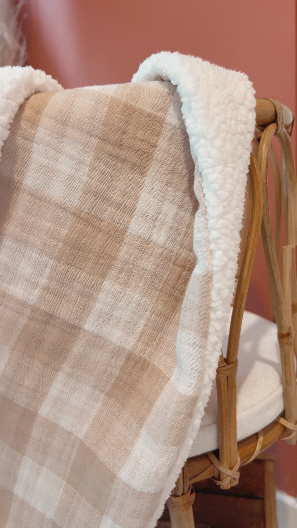 Couverture Vichy beige et sherpa blanche ou ivoire, coton BIO fleuri, personnalisée, bébé, hiver ou été, taille 70x100cm, douce et chaude