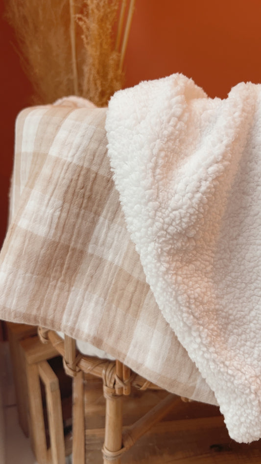 Couverture Vichy beige et sherpa blanche ou ivoire, coton BIO fleuri, personnalisée, bébé, hiver ou été, taille 70x100cm, douce et chaude