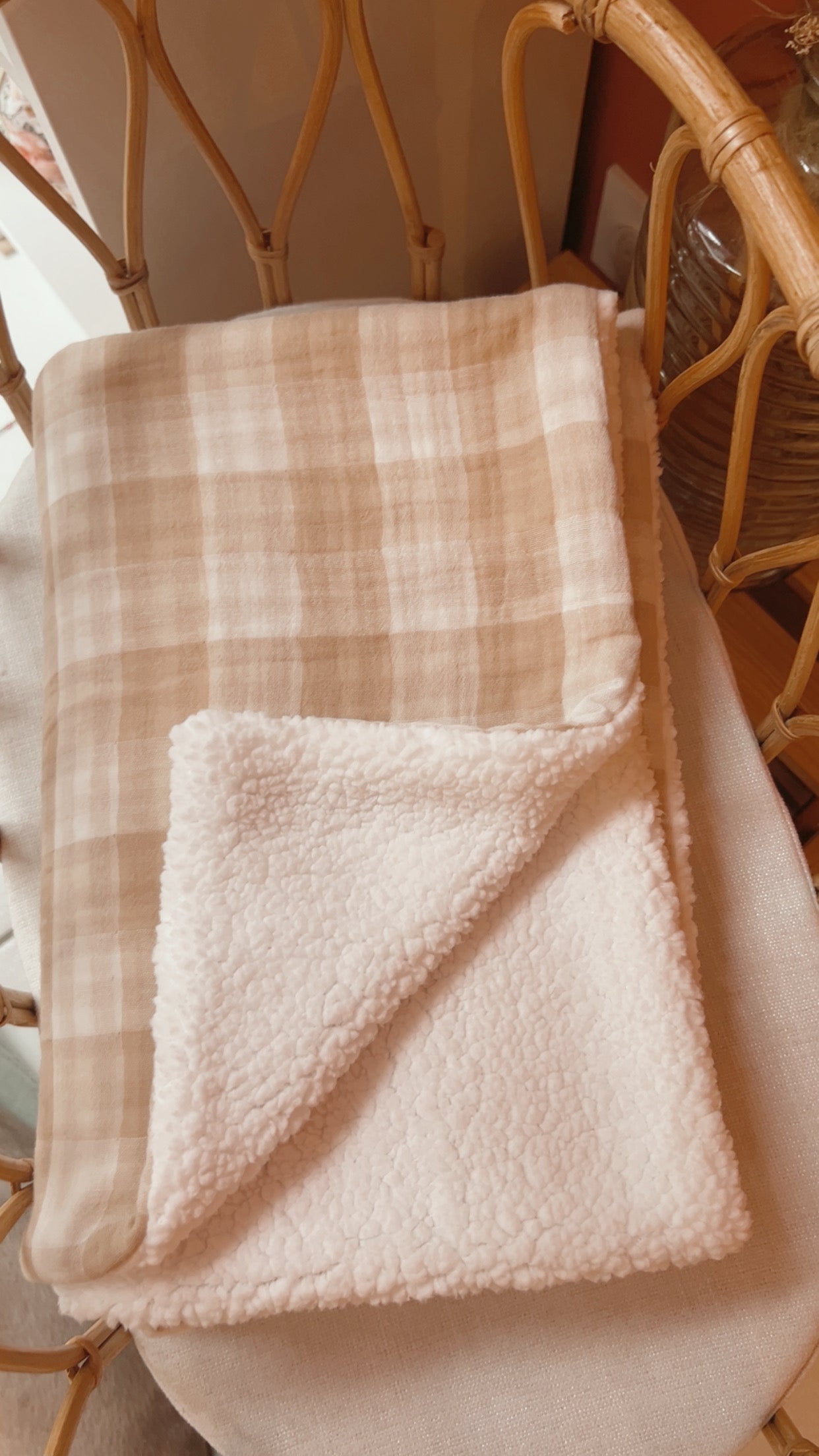 Couverture Vichy beige et sherpa blanche ou ivoire, coton BIO fleuri, personnalisée, bébé, hiver ou été, taille 70x100cm, douce et chaude