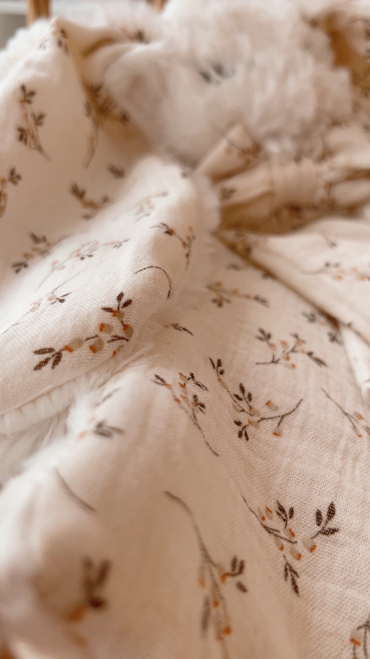 Doudou lapin lange en fausse fourrure Vagues écru et gaze de coton SIMONE, Couverture bébé personnalisée, cadeau naissance