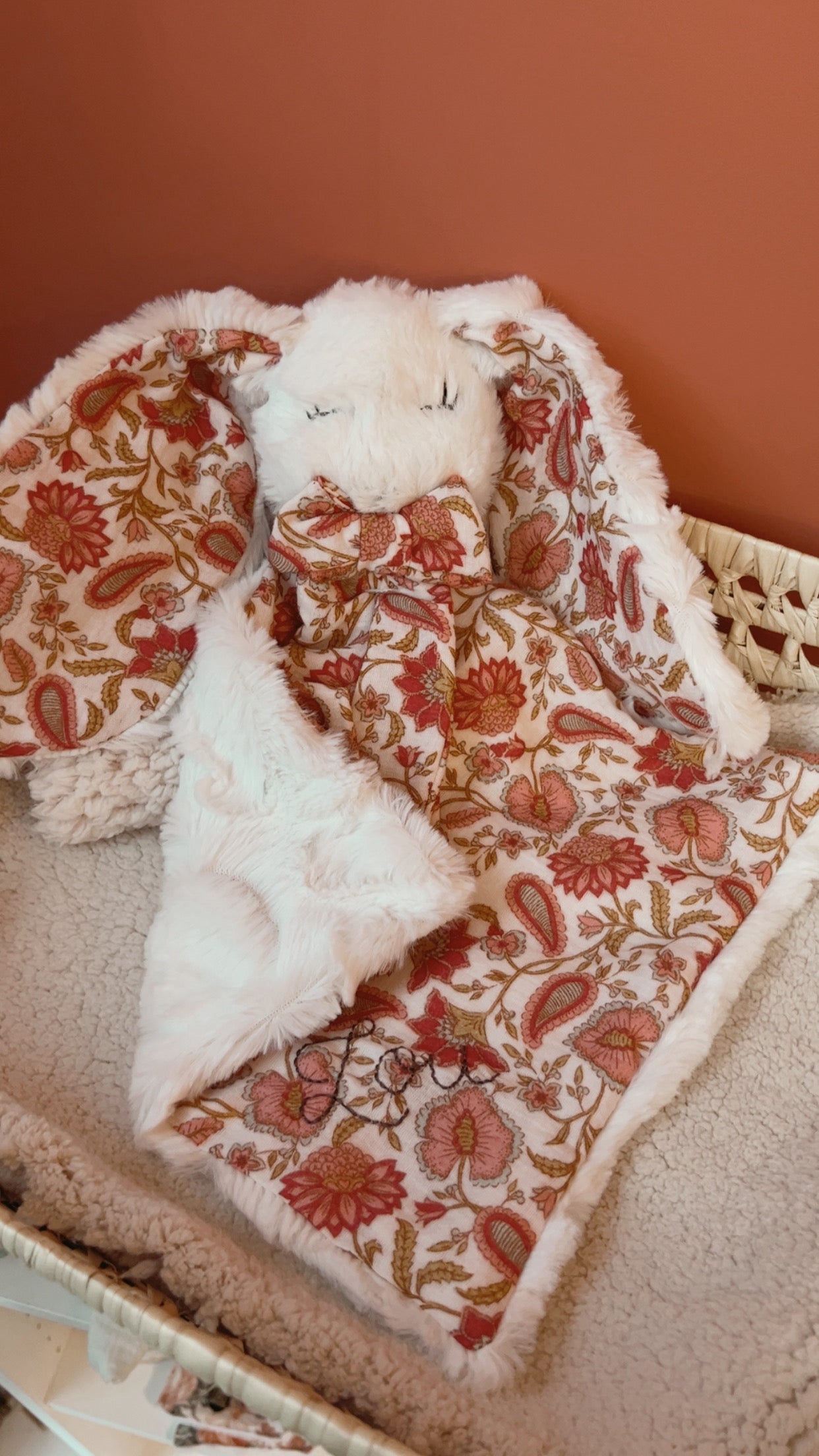 Doudou lange / doudou couverture en fausse fourrure écru et double gaze Bio SHANAYA.