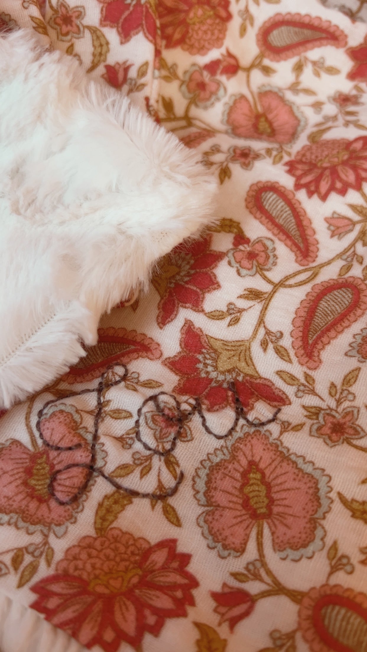 Doudou lange / doudou couverture en fausse fourrure écru et double gaze Bio SHANAYA.