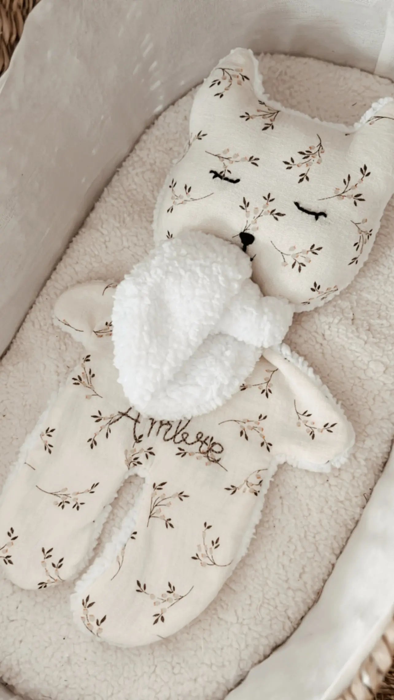Doudou plat renard en Sherpa lait et gaze de coton à motifs. L atelier Oz et fee